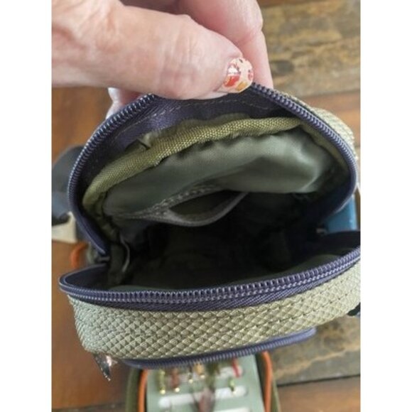 Fishpond San Juan Fly Fishing Vertical Chest Pack w/Assorted Flies NWT - Picture 4 of 11